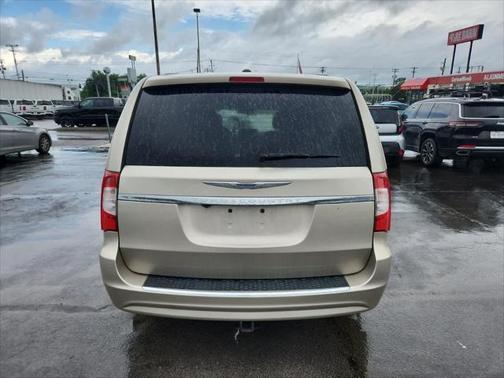 2016 Chrysler Town & Country Touring