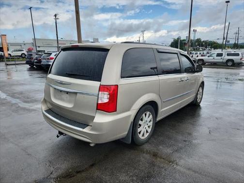 2016 Chrysler Town & Country Touring