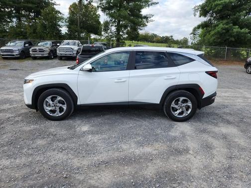 2022 Hyundai TUCSON SE
