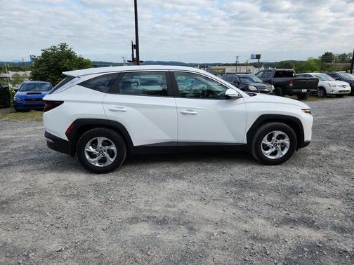 2022 Hyundai TUCSON SE