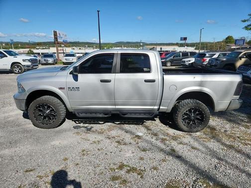 2016 RAM 1500 SLT