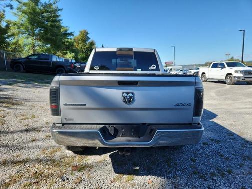 2016 RAM 1500 SLT