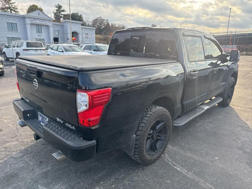 2021 Nissan Titan SV