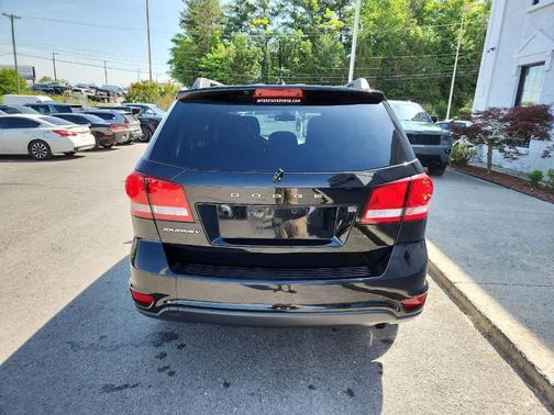 Pitch Black Clearcoat 2019 Dodge Journey SE