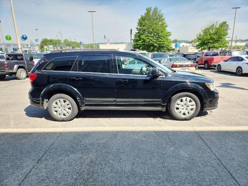 Pitch Black Clearcoat 2019 Dodge Journey SE