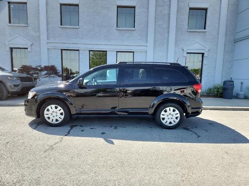 Pitch Black Clearcoat 2019 Dodge Journey SE