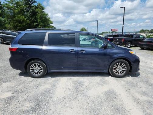 2018 Toyota Sienna XLE