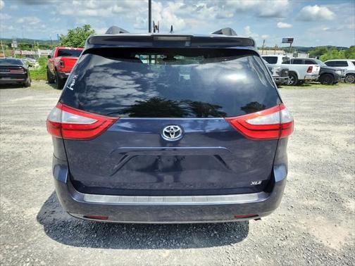 2018 Toyota Sienna XLE