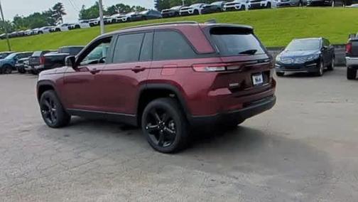 2025 Jeep Grand Cherokee Laredo