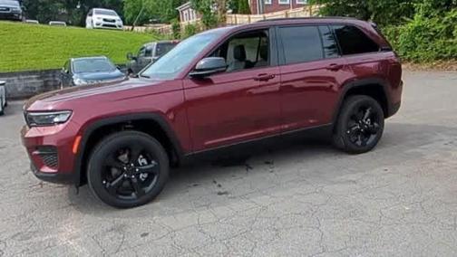 2025 Jeep Grand Cherokee Laredo