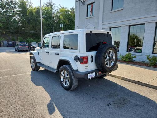 Bright White Clearcoat 2021 Jeep Wrangler Unlimited Sahara