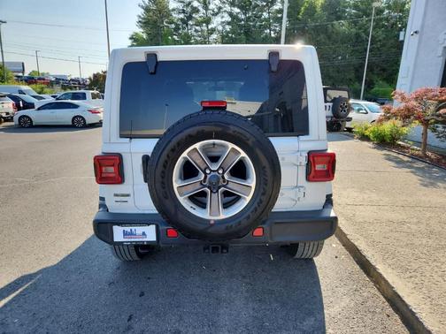 Bright White Clearcoat 2021 Jeep Wrangler Unlimited Sahara