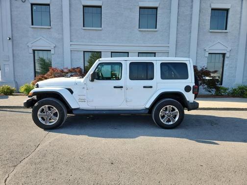 Bright White Clearcoat 2021 Jeep Wrangler Unlimited Sahara