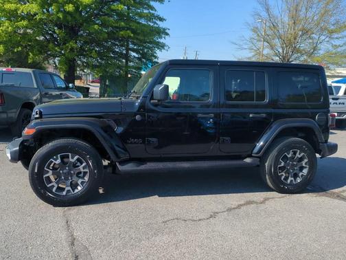 Black Clearcoat 2026 Jeep Wrangler Sahara