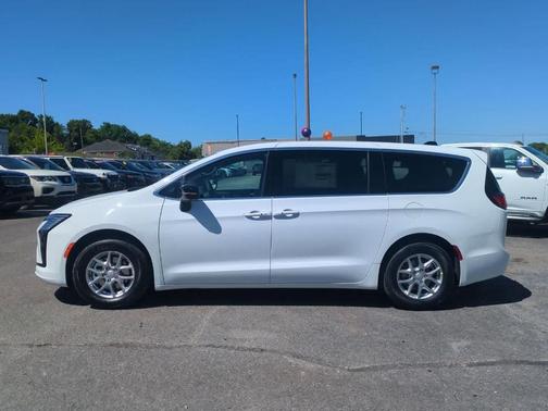 Bright White Clearcoat 2027 Chrysler Pacifica SELECT