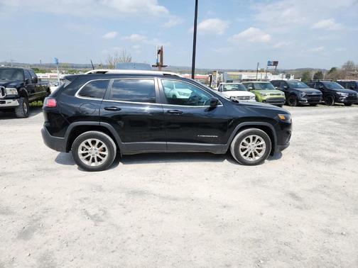 Diamond Black 2019 Jeep Cherokee Latitude