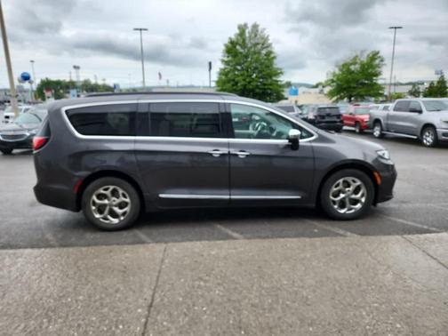 Granite Crystal Clearcoat Metallic 2022 Chrysler Pacifica Limited