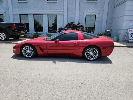 Magnetic Red Metallic 2001 Chevrolet Corvette