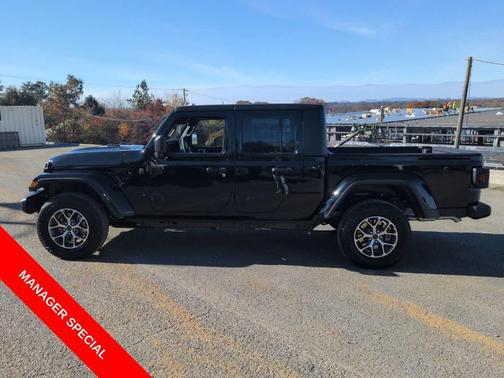 Black Clearcoat 2026 Jeep Gladiator Sport