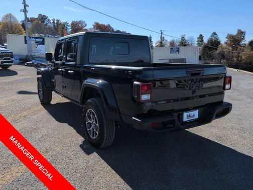 Black Clearcoat 2026 Jeep Gladiator Sport