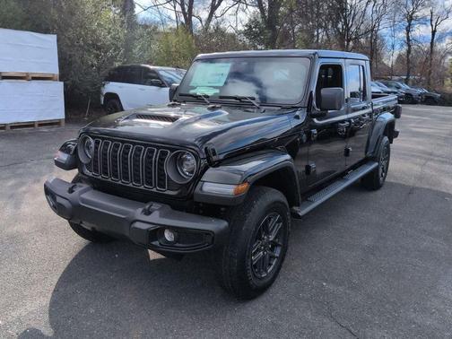 2026 Jeep Gladiator Sport