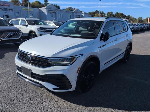 2022 Volkswagen Tiguan 2.0T SE R-Line Black