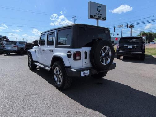 Bright White Clearcoat 2018 Jeep Wrangler Unlimited Sahara