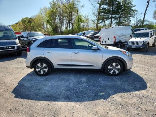 Silky Silver 2019 Kia Niro EX