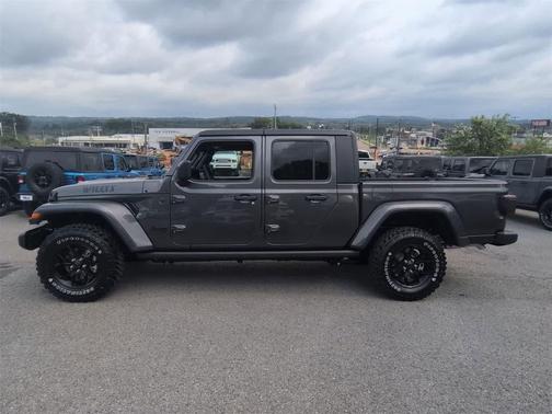2025 Jeep Gladiator Sport