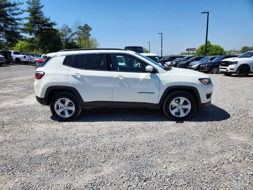 White Clearcoat 2018 Jeep Compass Latitude