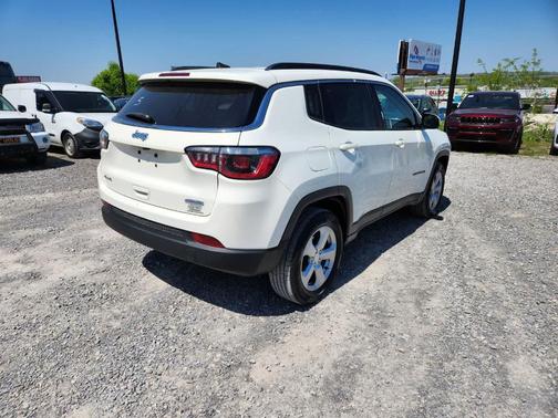 White Clearcoat 2018 Jeep Compass Latitude