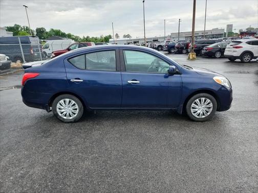 2013 Nissan Versa 1.6 SV