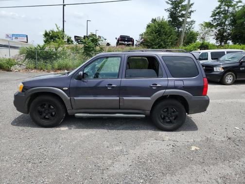 2005 Mazda Tribute s