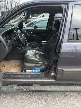2005 Mazda Tribute s