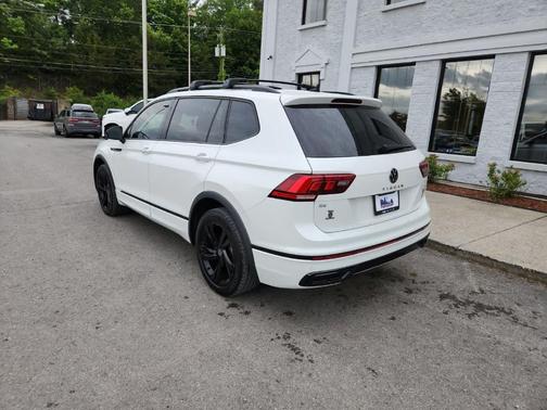 Opal White Pearl Effect 2023 Volkswagen Tiguan 2.0T SE R-Line Black