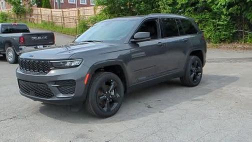2025 Jeep Grand Cherokee Laredo