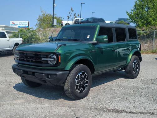Eruption Green Metallic 2025 Ford Bronco Outer Banks