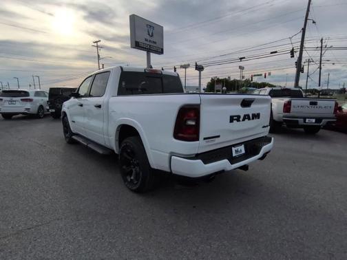 Bright White Clearcoat 2026 RAM 1500 Big Horn/Lone Star