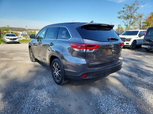 2017 Toyota Highlander SE