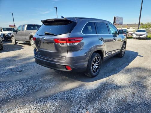 2017 Toyota Highlander SE