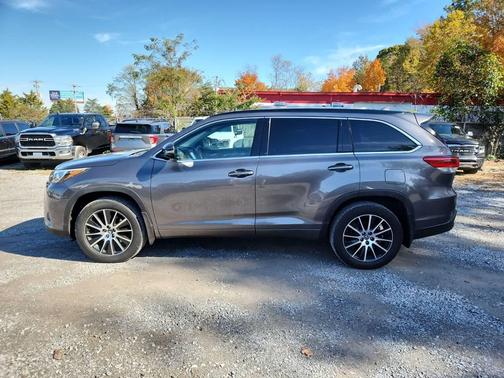 2017 Toyota Highlander SE