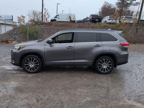 2017 Toyota Highlander SE