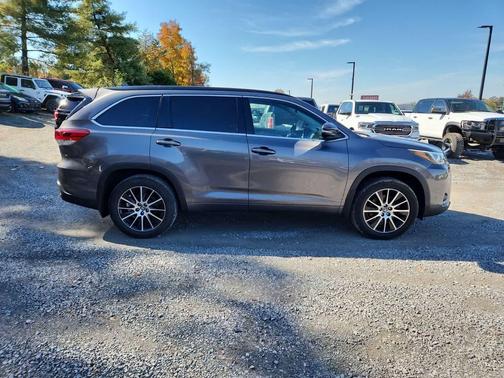 2017 Toyota Highlander SE