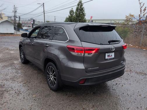 2017 Toyota Highlander SE