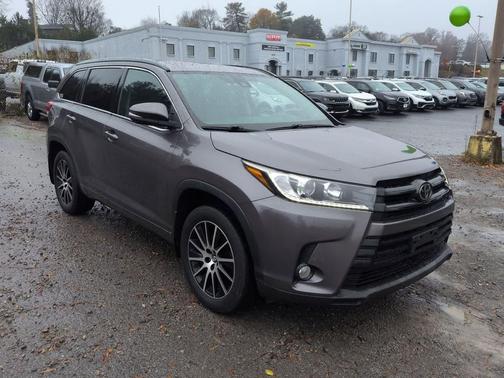 2017 Toyota Highlander SE