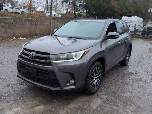 2017 Toyota Highlander SE