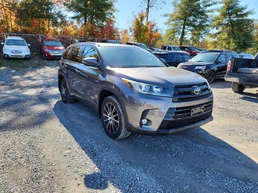 2017 Toyota Highlander SE