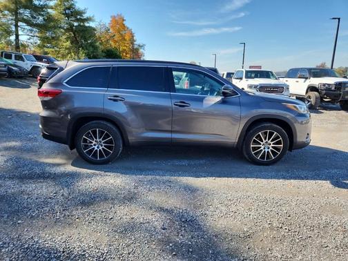 2017 Toyota Highlander SE