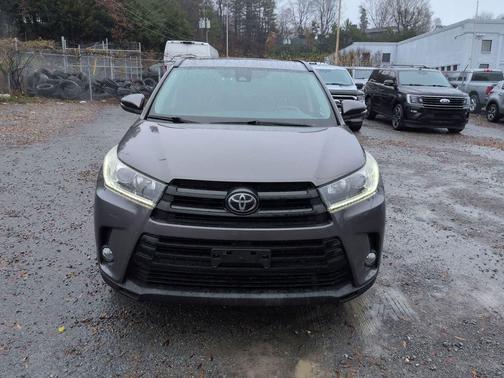 2017 Toyota Highlander SE