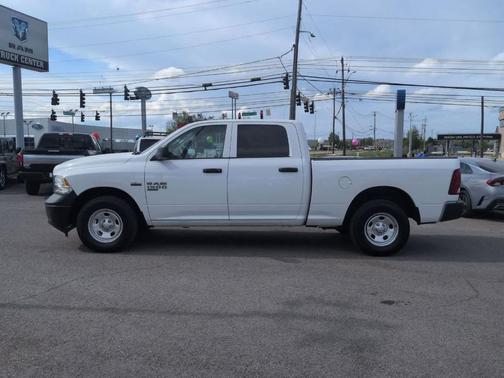 Bright White Clearcoat 2022 RAM 1500 Classic Tradesman
